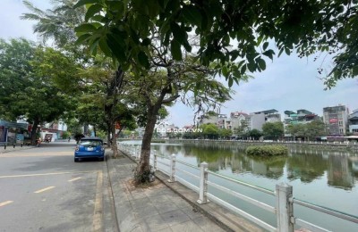 Bán nhà ngõ 135 phố Bồ Đề 60m, thang máy, ô tô vào nhà.